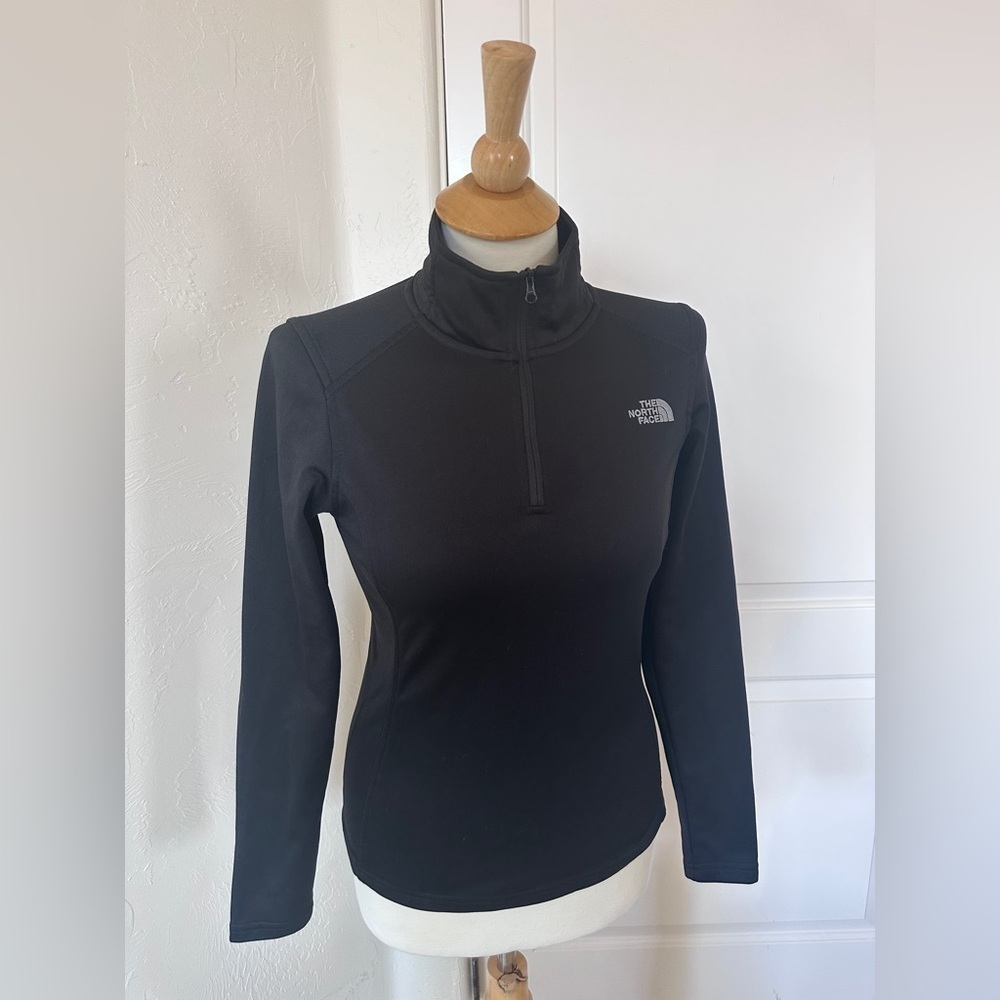 The North Face Women’s XS 3/4 Zip Up Black Lightweight Pullover Top